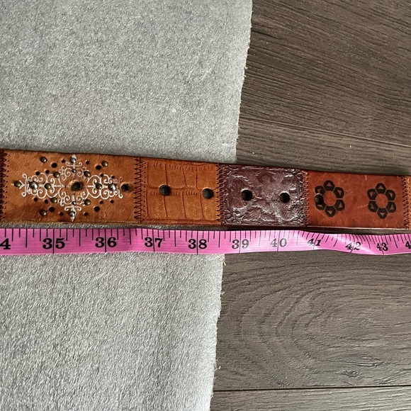[L/Length:45”]VTG Fossil Brown Leather Belt with Floral Prints Silver Studs - Picture 6 of 9